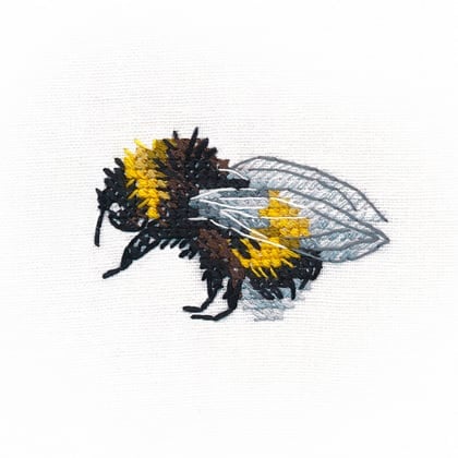 The Furry Bumblebee From Oven - Zao Oven - Kits - Casa Cenina